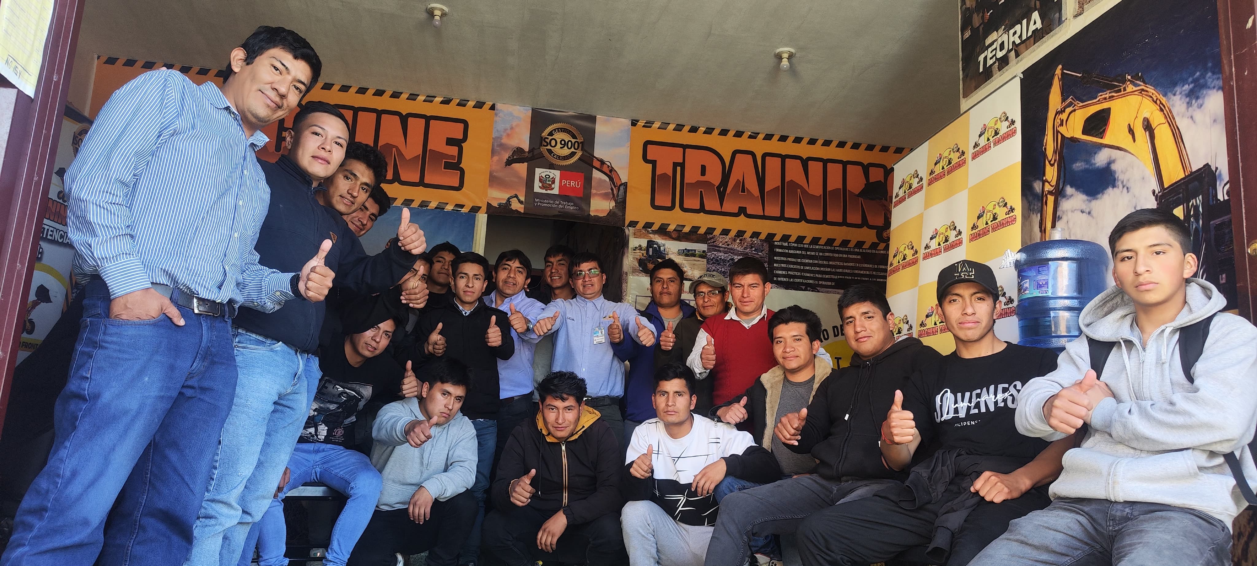 Sesión teórica con instructores MTJS