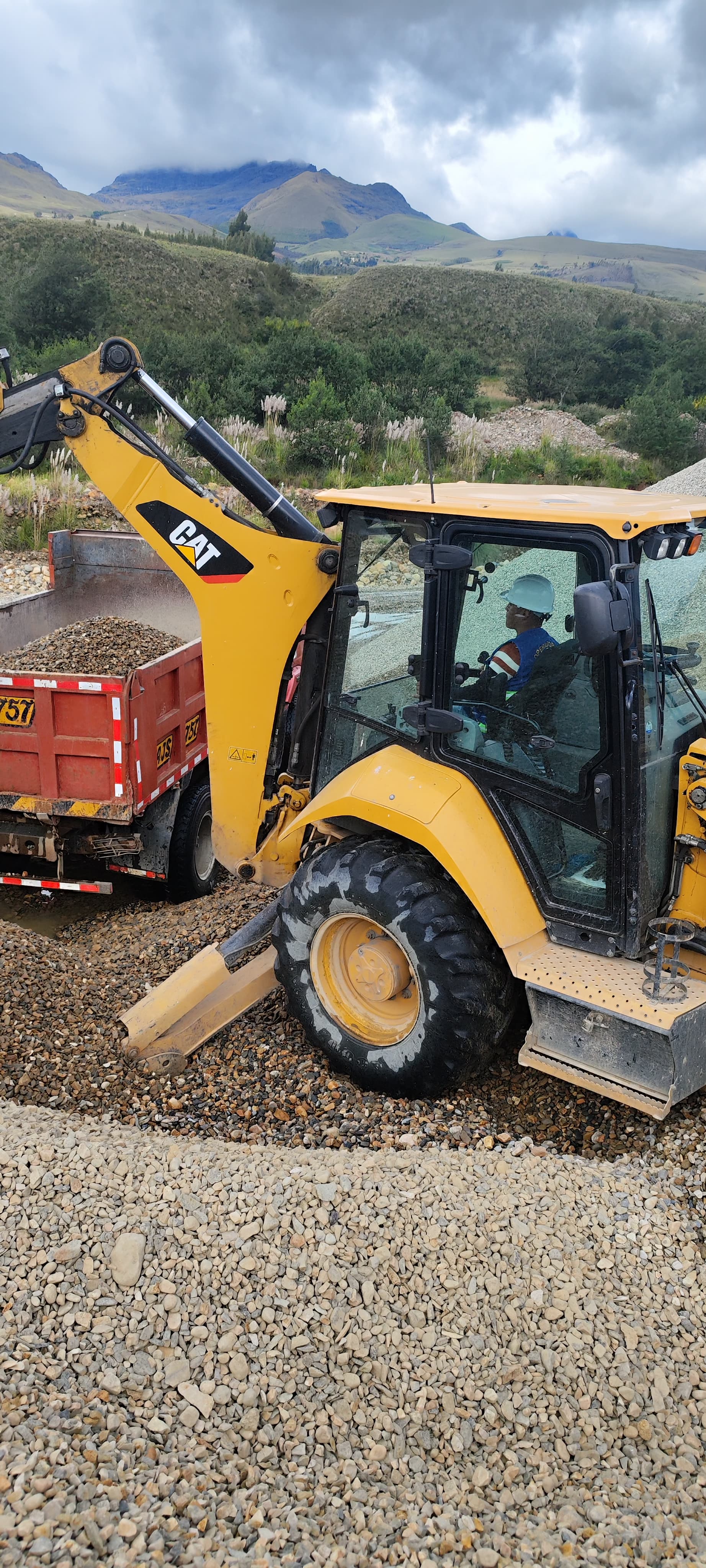 Simulador con panel de mandos digitales