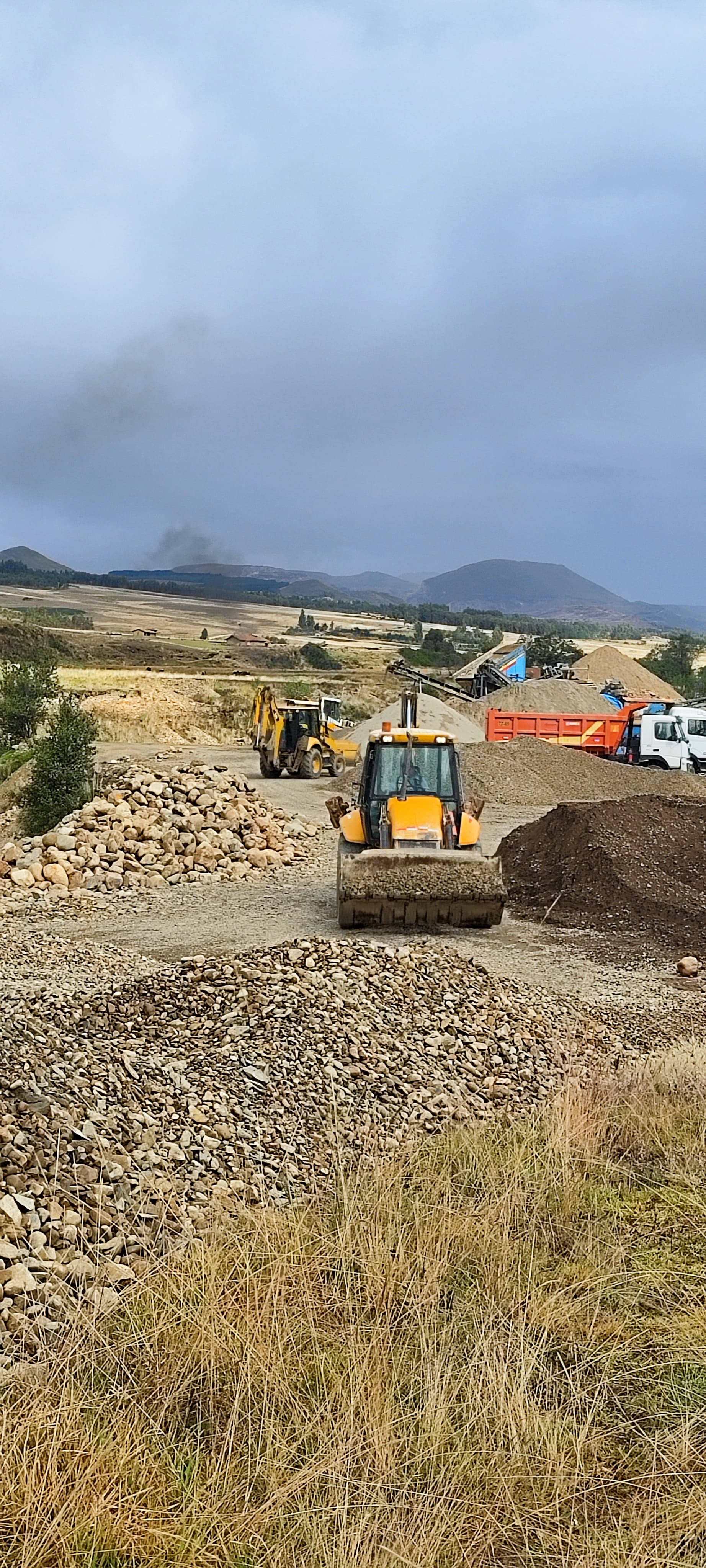 Operador ejecutando inspección pre uso